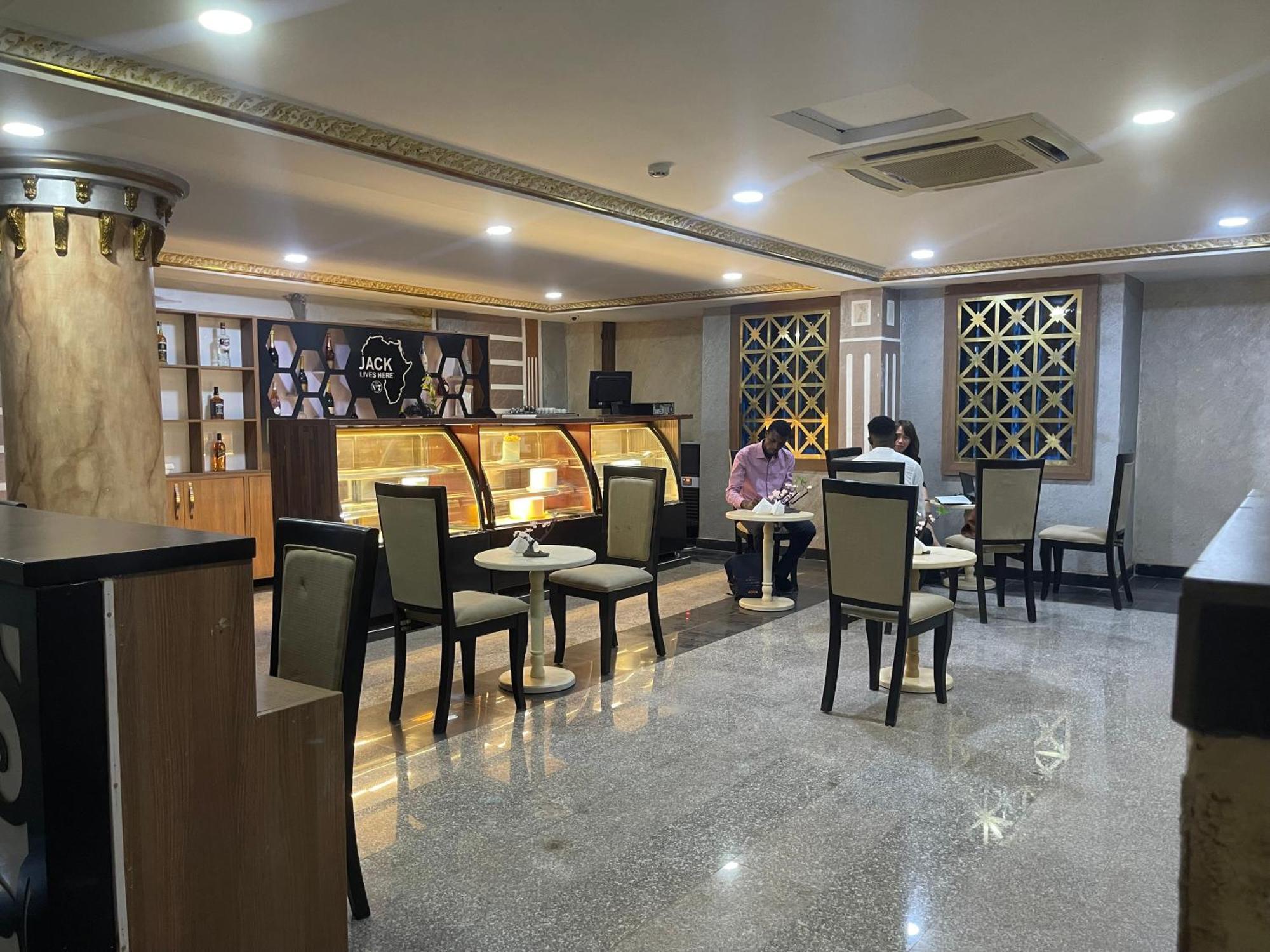 Aa Hotel And Suites Abuja Exterior foto